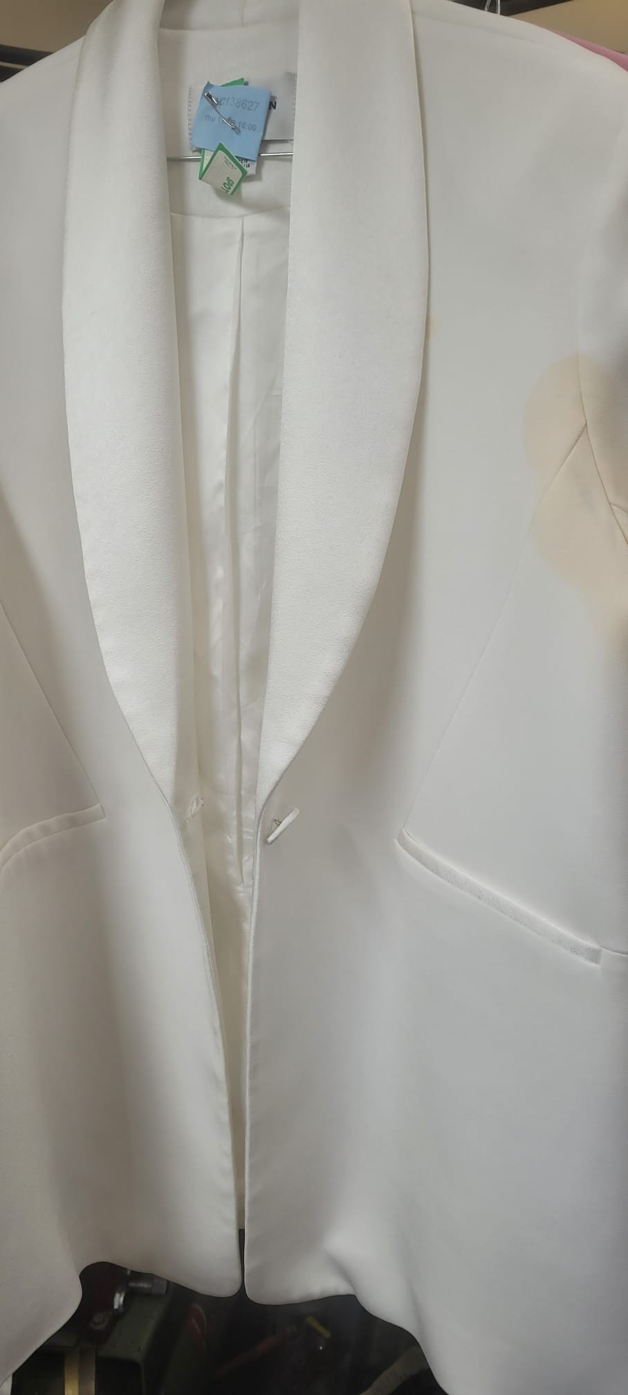 TA260922 - Adhesive and lacquer remover damage on triacetate fabric